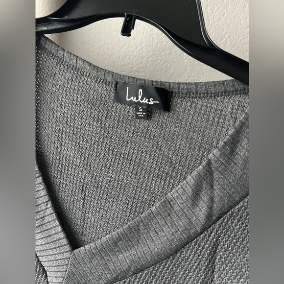 NWT - LULU’S GREY CASUAL BLOUSE - Picture 4 of 6